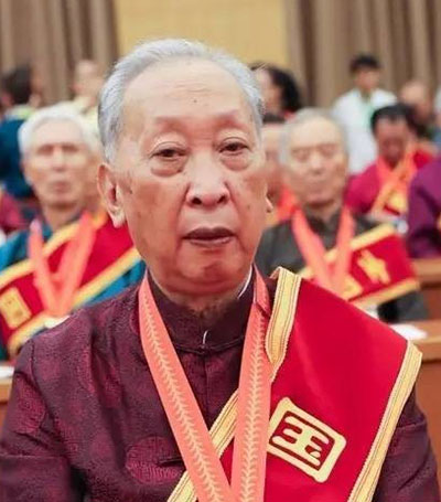 伍炳彩